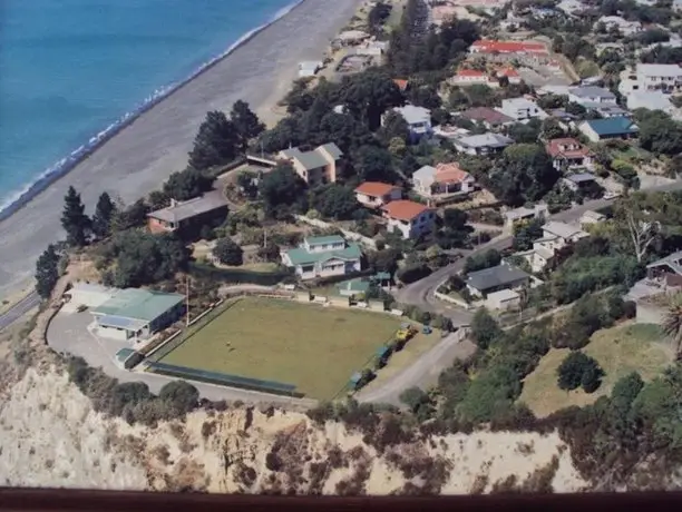 Bluff Hill Lighthouse B&B