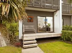 Relax Poolside - Whitianga Holiday Apartment 