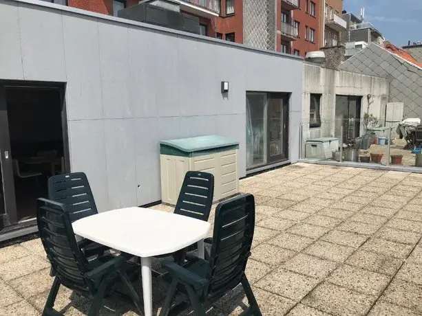 Rooftop apartment with terras - top location