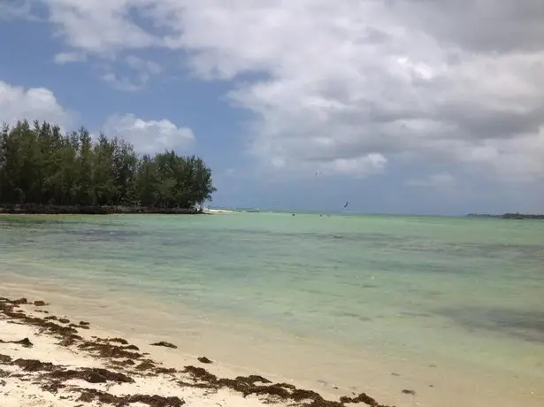 Bungalow avec piscine a proximite de la plage