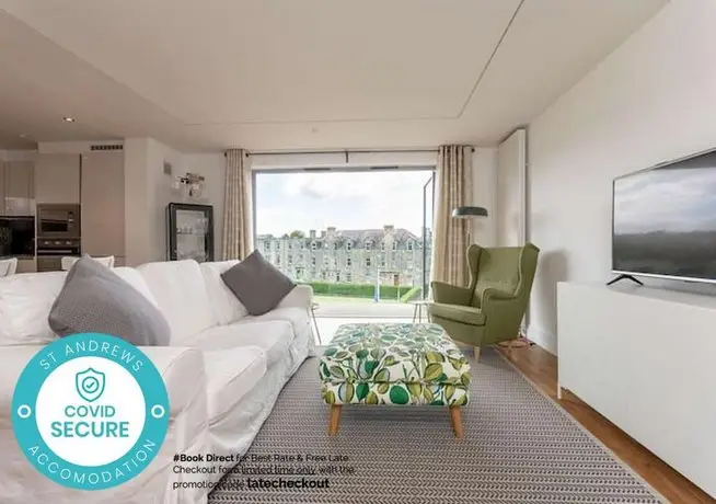 Luxury Balcony Apartment in St Andrews with Parking