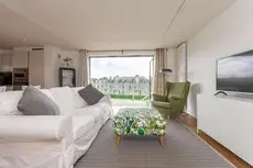 Luxury Balcony Apartment in St Andrews with Parking 