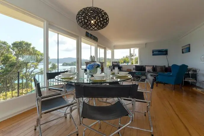 Beachfront Bliss - Coopers Beach Holiday Home