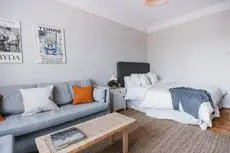 Newly renovated apartment on Top floor 