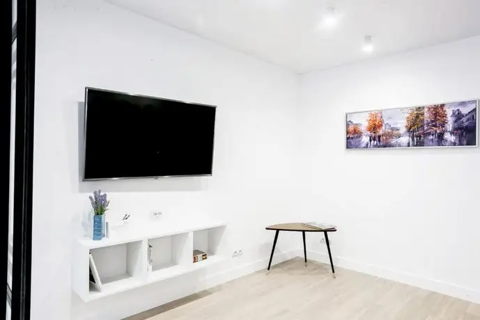 Flat Inn l Smolensk City Center l Bright & Modern