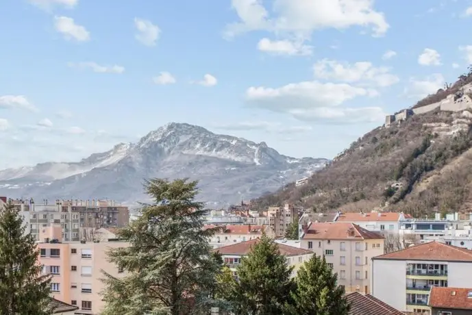 Charming flat with view on the Bastille at L'Ile Verte Grenoble - Welkeys
