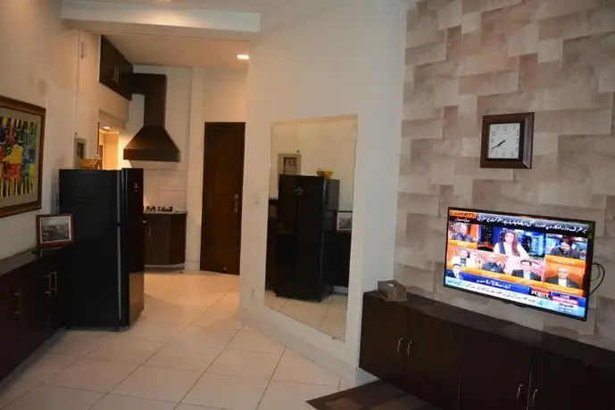 2 Bed Elegant Furnished Apartment 