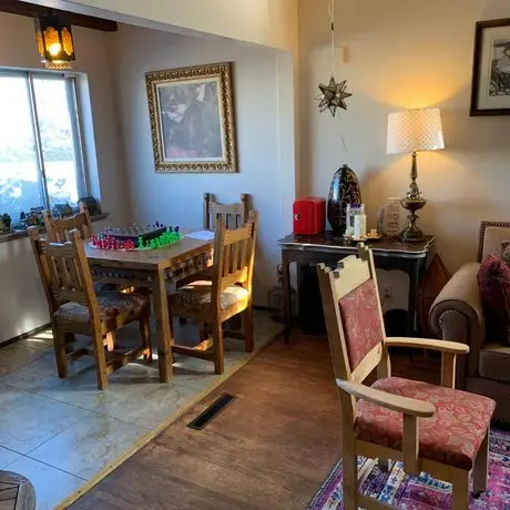 Ski Santa Fe 3 bedroom home sleeps up to 9 with fireplace in town