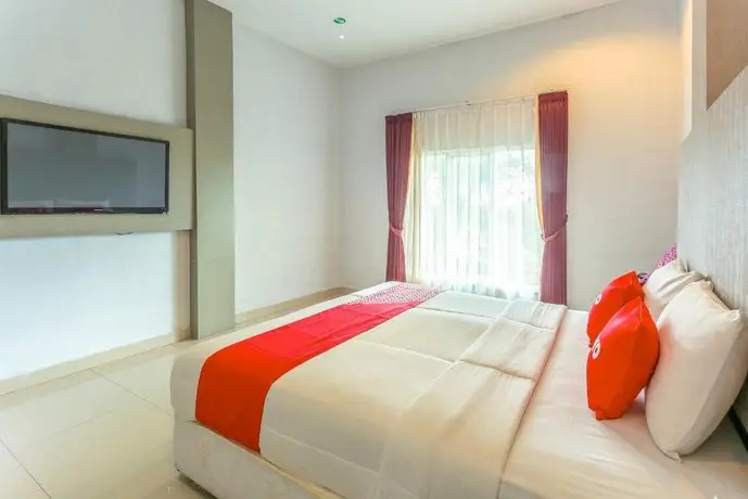 OYO 2073 Grand Inn Hotel Lombok