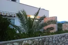 Nice house close to Zrce beach for 12 