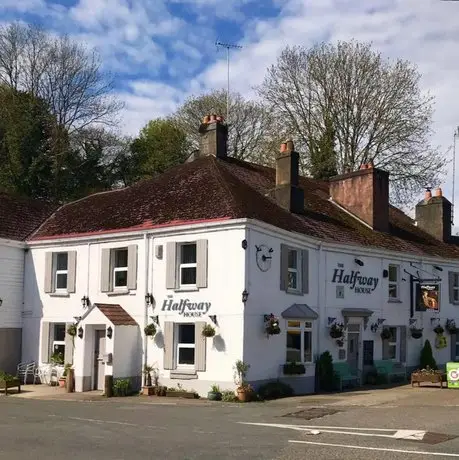 The Halfway House Pub and Kitchen 